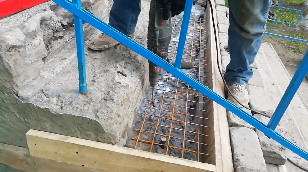 Демонтаж крыльца из бетона